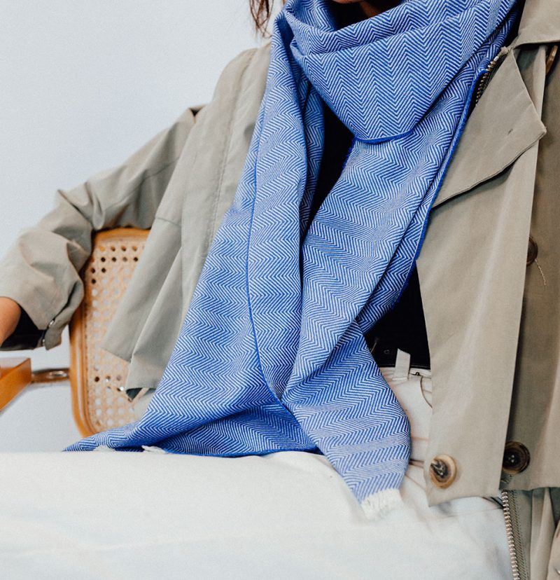 Zigzag mini sjaal van wol royal blauw